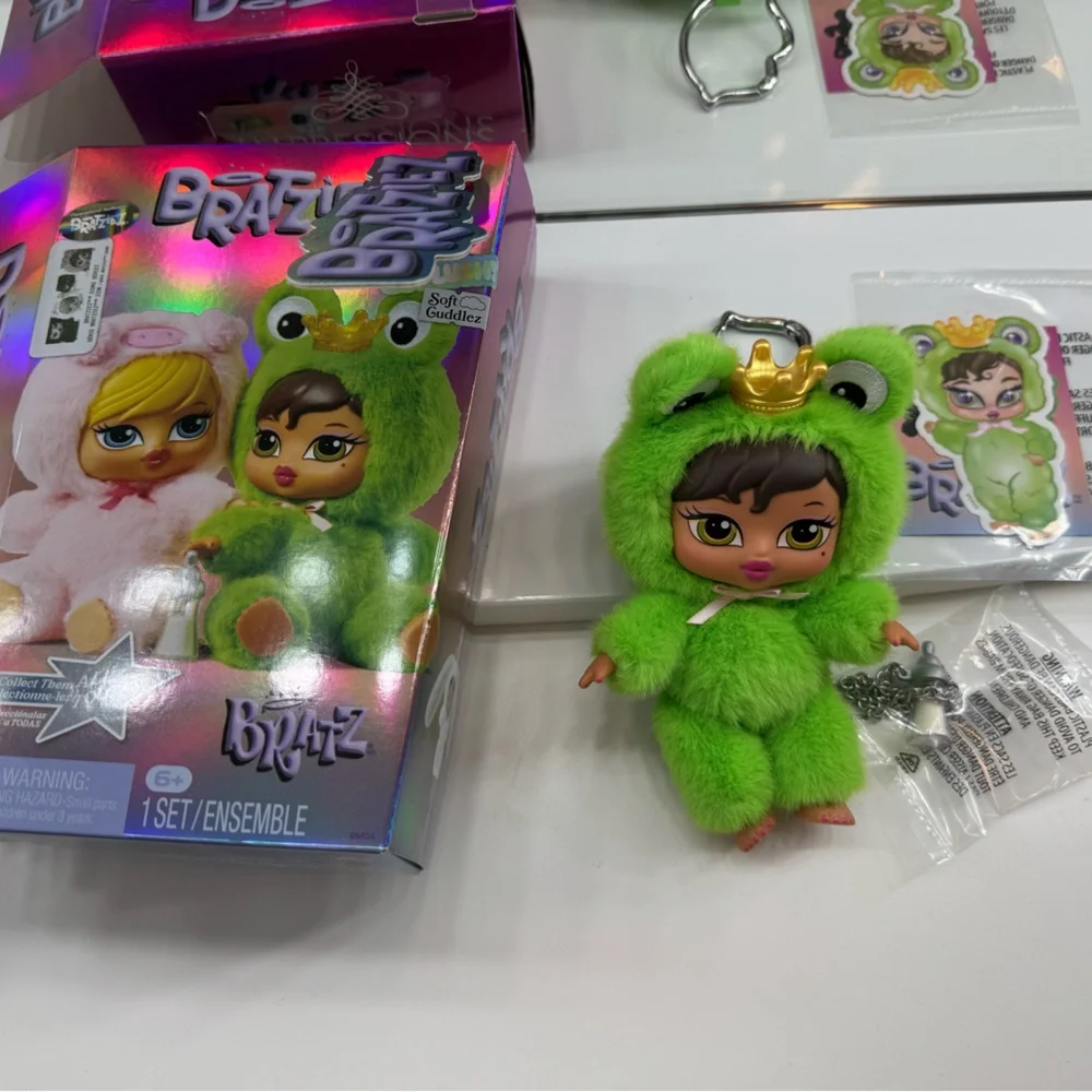 BRATZ BRATZIEZ ICONZ SERIEZ PLUSH KEYCHAIN Yasmin ✨💚 - Picture 2 of 3